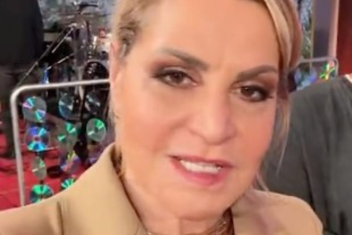 Simona Ventura nei guai: le hanno tagliato di netto lo stipendio